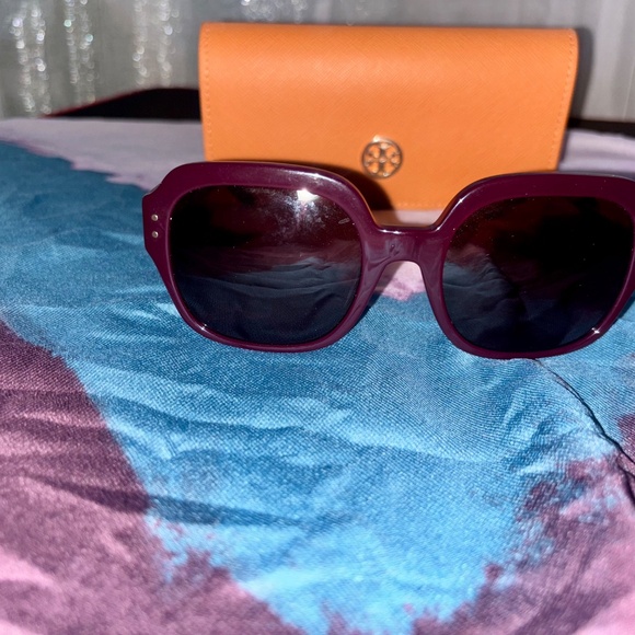 Tory Burch Oval Sunglasses (MSRP $205) - Picture 6 of 6